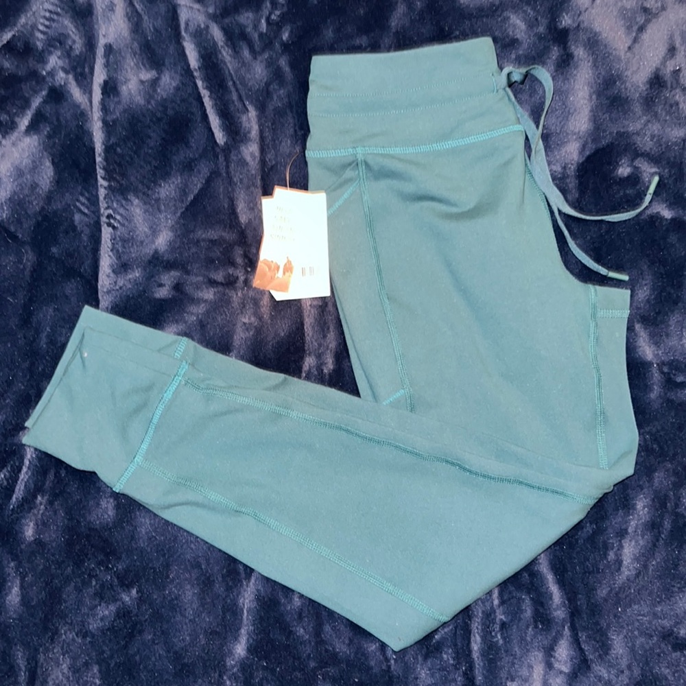 DSG teal yoga/ workout cropped pants